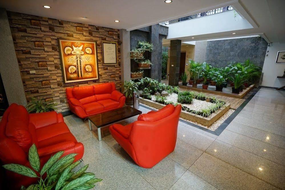 คอลเลคชั่น โอ 10 สวีท การีนา บันดุง Hotel ภายนอก รูปภาพ